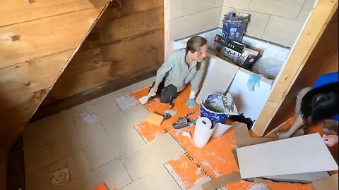 TILING the bathroom floors in our LOG HOME (#120)