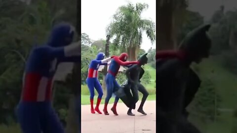 CAPITÃO AMÉRICA, HOMEM-ARANHA, BATMAN E MULHER MARAVINHA DANÇANDO NA LIGA DA ALEGRIA