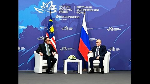 Putin Meets Malaysian PM Anwar Ibrahim in Vladivostok