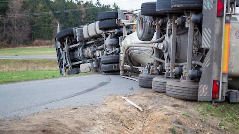 Viral Truck Accident Caught On Dashcam