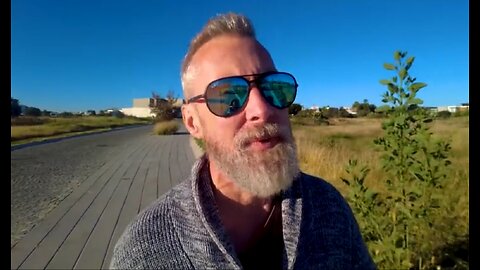 Jeff Berwick - Do You want to take the Red Pill or the Blue Pill? Everything You are told is a Lie!