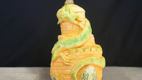 Squashcarver 'Dragon & the Castle' cushaw squash 3D-carving time-lapse