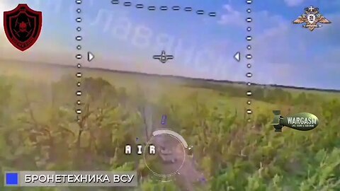 Russian FPV kamikaze drone hits tank