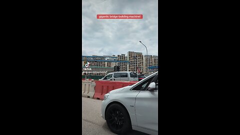 A Gigantic Bridge-Building Machine in Singapore!