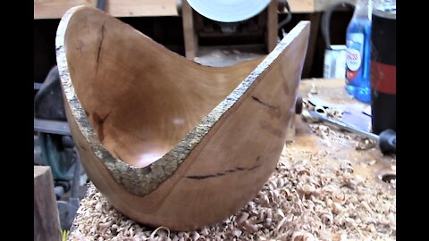 #R027 Woodturning a Maple Fish Mouth Bowl