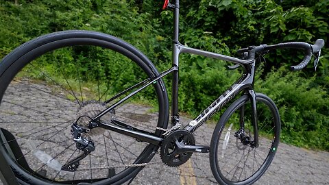 Lighter & Cheaper than the Competition | 2022 Giant Defy Advanced 1