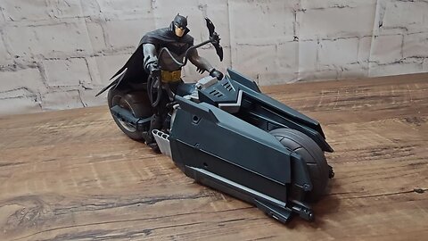 Den Knight Collectibles Episode 87: McFarlane White Knight Batman and Batcycle (Unboxing and Review)