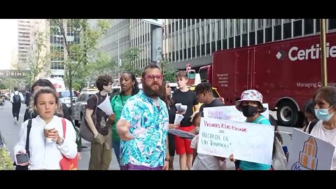 @MaketheRoadAct @MaketheRoadNY @PeoplesPlanNYC @AQE_NY Protesters outside the @Camilo4NY/@NYCMayor