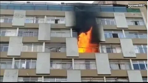 INCENDIO EM SP : Mulher cai de predio apos apartamento em chamas