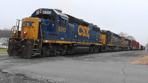 EMD GP39-2 Leading CSX Mixed Freight Train L127