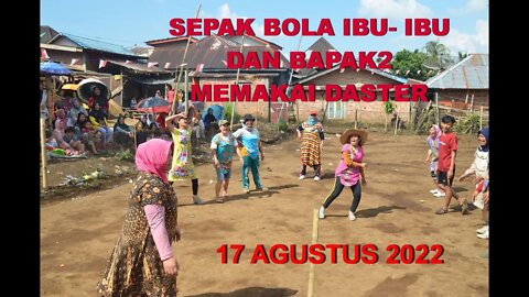 LUCU ! LOMBA SEPAK BOLA IBU-IBU DAN BAPAK- BAPAK MEMAKAI DASTER HUT RI KE 77 17 AGUSTUS 2022