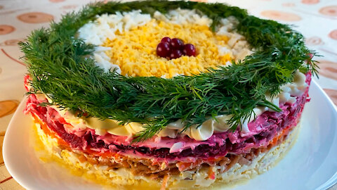 RUSSIAN RECIPE FOR CHRISTMAS SALAD OF HERRING UNDER A FUR COAT (SHUBA)