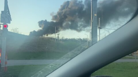 Billowing smoke from the KCK fire near S Mill Street, Federal Avenue