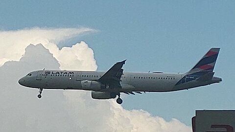 Airbus A321 PT-MXE vindo de Guarulhos para Manaus