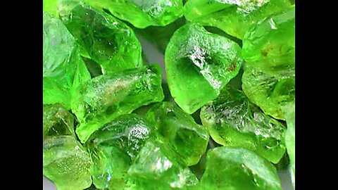 Arizona Peridot Rough Facet 25 Carat Lime Green Small Stones Bulk Lot