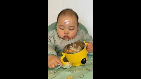 Eat a mouthful of rice