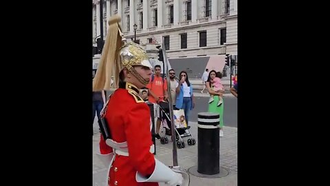 Tourist scares her self almost walking in to the Queen's Guard #horseguardsparade