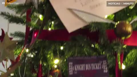 Fãs de Harry Potter vão amar esta árvore de natal!