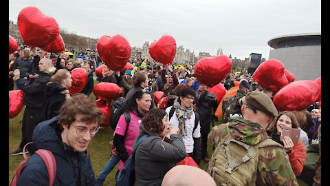 "Wie hier een baret op zn hoofd heeft, die is veteraan" - Museumplein, Amsterdam, 28 maart 2021