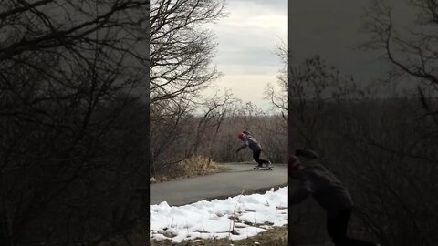 Backside slide shuv, on the trail. #downhillskateboarding 🔥🤘🏼👽