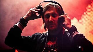 Jovens recriam êxito de David Guetta com sons aleatórios