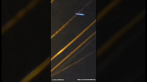 UFO SIGHTING: Spain 2023 🛸 A group of people capture a luminous object with an elongated shape 🛸