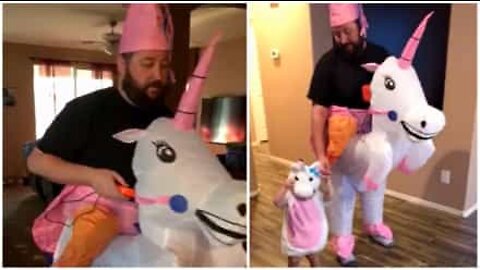 Un père et sa fille en licorne pour Halloweeen