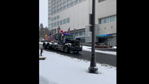 QUEBEC TRUCKERS FIGURED IT OUT!!! SLOW ROLL