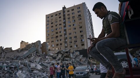 Residents In Israel And Gaza Survey Damage Following Cease-fire