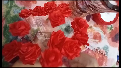 How to make Flowers with Ribbon and a Plastic Bottle