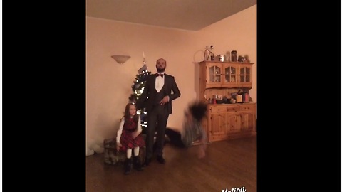 Most epic Christmas family photo fail of all time!