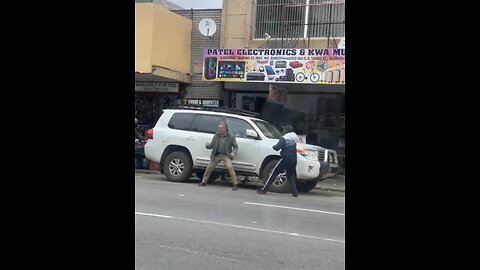 Man defends against car jackers