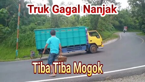 Truk Gagal Nanjak Di Tanjakan Tepung Kanjut