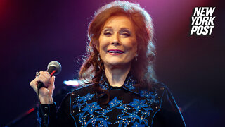 Loretta Lynn dead at 90