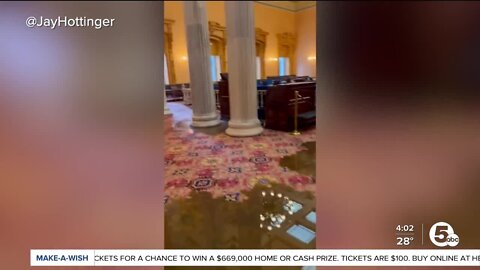 Water pours into Ohio Senate after Statehouse pipe burst