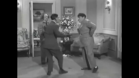 Broke Moe Howard heads off to the bar for the Jake Paul vs Nate Robinson fight!