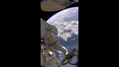 Action Cam Footage by NASA astronaut 👩‍🚀 Randy Bresnik