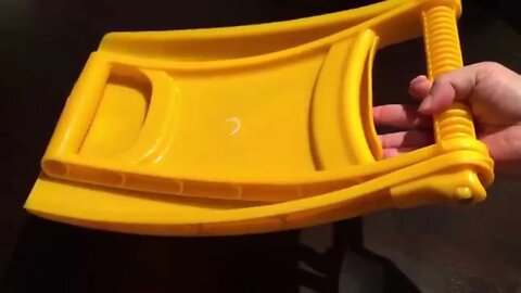 True Temper Autoboss yellow portable folding emergency snow shovel review