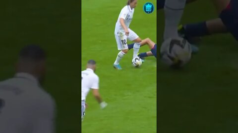 Modrić humilhando o Pedri 😱