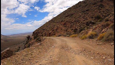 Driving down the Gannaga Pass in the Tankwa Karoo