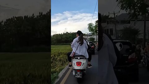 Canggu Bali, Crazy motorbike ride through the streets!