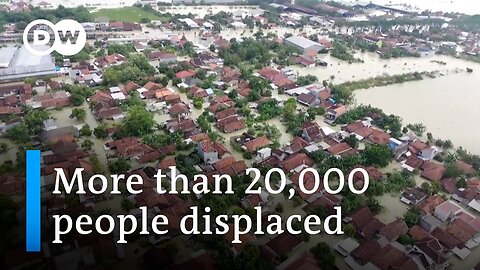 Heavy flooding threatens election in Indonesia | DW News