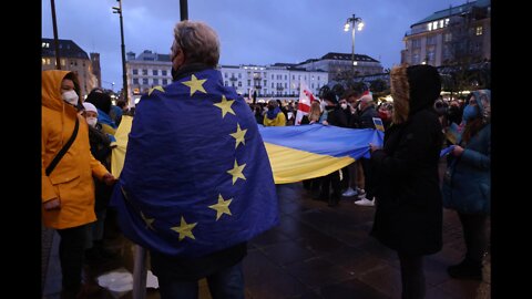 🟢[Demo] "Solidarität mit der Ukraine": 5000 Menschen gehen für ein Ende des Kriegs auf die Straße