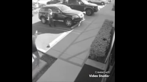 Woman with amazing self defense caught on security camera