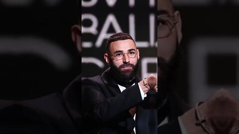 O agora melhor do mundo Benzema leva a Bola de Ouro para casa #shorts