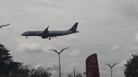 Embraer 195 PR-AUF on final approach before landing in Manaus from Tefé