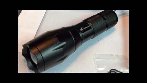 Zoomable Tactical 900 Lumens Flashlight Review