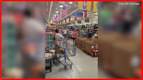 Dozens of Patriotic Shoppers Sing an Impromptu Rendition of the Star Spangled Banner - 2370