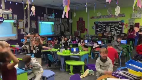 KIDS IN A LAS VEGAS SCHOOL REACT TO THE NEWS THAT THEY DON'T HAVE TO WEAR MASKS ANYMORE 🇺🇸🥲