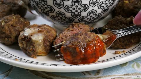 How to make mozzarella-stuffed meatballs